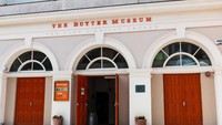 Museum mentega berlokasi di Irlandia. Namanya The Butter Museum yang menampilkan sejumlah informasi menarik soal asal-usul industri dairy di Irlandia dan bagaimana peran mentega untuk negara ini. Di sini bahkan ada tong isi mentega berusia lebih dari 1.000 tahun!