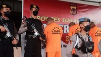 Ketiganya ditangkap di Kampung Bihbul, Desa Bojonggaling, Kecamatan Bantargadung, Kabupaten Sukabumi, pada Sabtu (7/5/2022) sekira pukul 01.00 WIB.