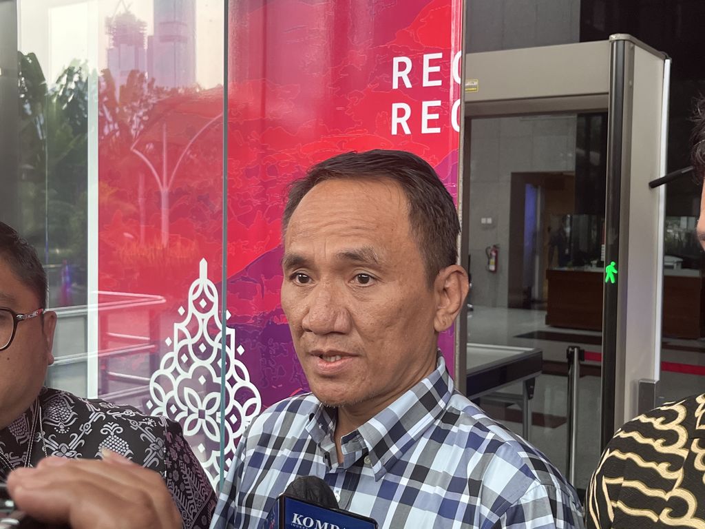 Andi Arief usai diperiksa KPK dalam kasus suap Bupati PPU, di Gedung Merah Putih KPK, Kuningan, Jakarta Selatan, Selasa (10/5/2022).
