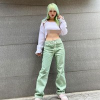 Rapper Korea Ash-B juga mencuri perhatian saat mengikuti tren underboob. Dia memakai tank top putih yang memiliki potongan asimetris dan mengekspos bagian payudaranya. Postingannya dikomentari KittiB dan rapper asal Indonesia, Ramengvrl. Foto: dok. Instagram @ash_bosss