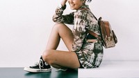 Awkarin, sosok selebgram cantik Indonesia yang kerap menyita perhatian karena kontroversinya. Kali ini ia dituduh menjadi penyebab kematian dari Oka Mahendra yang merupakan mantan pacarnya. Foto: Instagram @awkarin