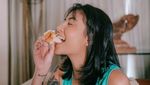 Awkarin Hobi Kulineran, Suka Piknik dan Kunjungi Rumah Makan Legendaris