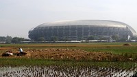 Untuk hari ini, menurut Jaenudin pembersih difokuskan di luar stadion. Sedangkan Rabu (11/5), besok operasi kebersihan akan dilakukan di dalam kawasan Stadion GBLA.