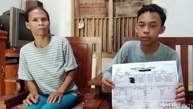 Namanya Hasan Faturahman Apik Ora Um bila ditilik dengan bahasa Indonesia menjadi Hasan Faturahman Bagus Tidak Om.