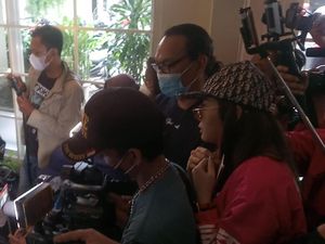 Denise Chariesta Muncul di Jumpa Pers Medina Zein, Ngaku Jadi Wartawan