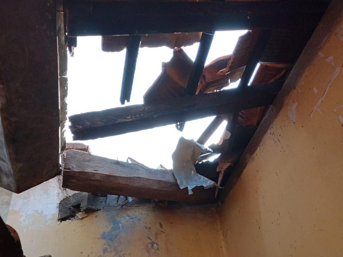 Dipasangi petasan, balon udara meledak di atap rumah warga, Kelurahan Pringrejo, Kecamatan Pekalongan Barat, Kota Pekalongan, Selasa (10/5/2022) pukul 08.00 WIB.