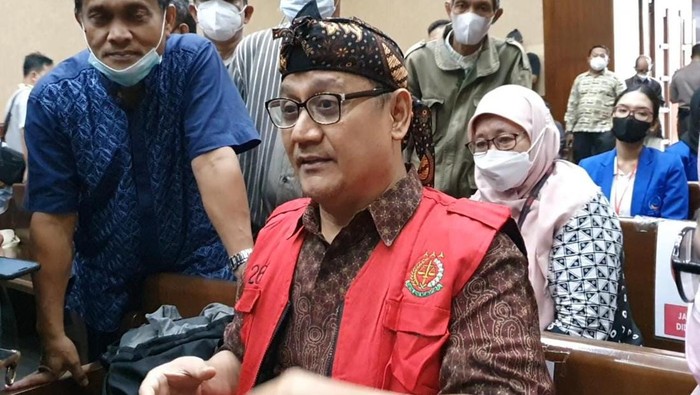 Edy Mulyadi Jalani Sidang Dakwaan Kasus Jin Buang Anak