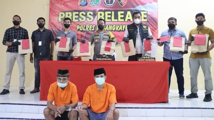 Eks Kepala Desa Benggaulu, Kecamatan Dapurang, Pasangkayu, Sulawesi Barat (Sulbar) inisial IK ditetapkan sebagai tersangka kasus korupsi dana desa