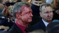 Mengutip Reuters, peristiwa itu terjadi saat Andreev tengah menghadiri perayaan hari kemenangan di Pemakaman Militer Soviet untuk menandai 77 tahun kemenangan atas Nazi Jerman di Warsawa, Polandia. 