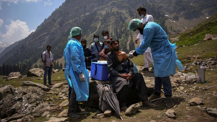 Foto-foto 'Badai Covid' di India Menang Penghargaan Pulitzer Momen 'badai covid' di India pada April 2021 yang diabadikan tiga fotografer Reuters memenangkan penghargaan Pulitzer Prize 2022. Begini potretnya.