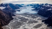 Berikutnya fotografer bernama Hannibal Hanschke mengabadikan momen Gletser Sermeq yang mencair. Gletser ini terletak 80 km sebelah selatan Nuuk, Greenland. REUTERS/Hannibal Hanschke.