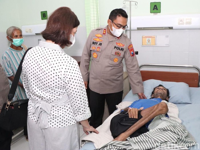Kapolres Nganjuk AKBP Boy Jeckson mengaku kaget atas sakit yang diderita Agus. Hingga akhirnya Agus dibawa ke RS Bhayangkara Nganjuk untuk pengobatan.