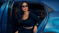 Dia bahkan digaet buat jadi brand ambassador produk fashion olahraga karena posturnya yang bugar. (Foto: dok. Instagram @kareenakapoorkhan)  
