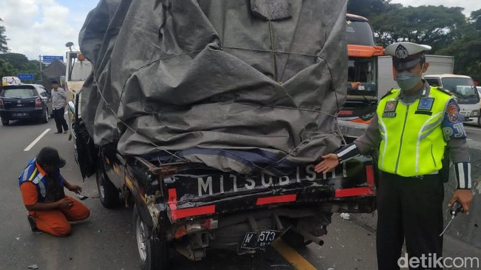 Kecelakaan beruntun di KM 15 Tol Waru-Perak