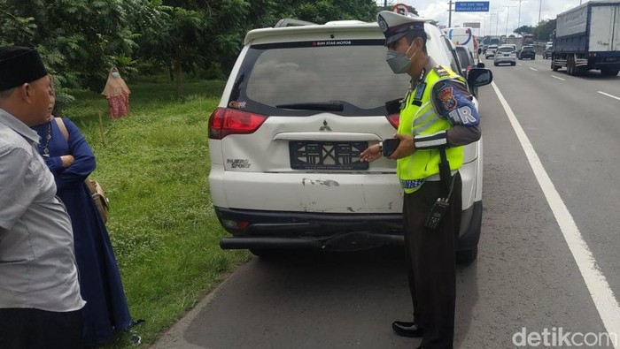 Kecelakaan beruntun di KM 15 Tol Waru-Perak