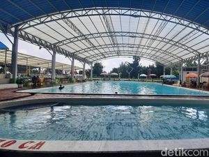 16 Kolam Renang di Bandung, Seru Olahraga Sambil Main Air