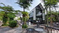 Beberapa fasilitas penunjang kenyamanan di sini diantaranya toilet, musala, wifi dan area parkir. Tempat di sini juga instgramable. Dalam pantauan detikcom, beberapa kali melihat pengunjung berfoto-foto di area kafe.