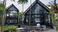 Kopi Nako tak hanya ada di Bogor, kamu juga bisa temukan di Alam Sutera, Tangerang. Jadi, tak perlu jauh-jauh atau terjebak macet bila ingin menikmati suasana khas Kopi Nako.