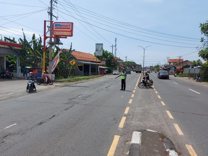 Lokasi kakek pegowes tertabrak motor di jalur Pantura Pemalang, Selasa (10/5/2022).