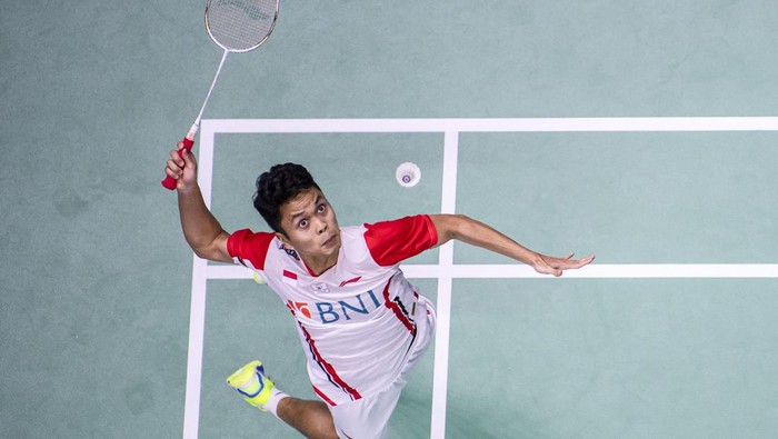 Tim Indonesia berhasil melaju ke perempatfinal Thomas Cup 2022 usai menumbangkan tim tuan rumah Thailand. Jonatan Christie dkk menang 4-1 dalam pertandingan itu