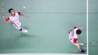 Di pertandingan kedua, ganda putra Indonesia Mohammad Ahsan/Hendra Setiawan sukses menaklukkan pasangan Thailand Chaloempon Charoenkitamorn/Nanthakarn Yordphaisong dengan skor 21-12, 26-28 dan 21-11.