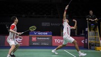 Pada pertandingan keempat, Indonesia menurunkan Bagas Maulana/Kevin Sanjaya Sukamuljo untuk menghadapi ganda putra kedua Thailand yakni Peeratchai Sukphun/Pakkapon Teeraratsakul.  