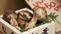 Daging sapi juga terbilang makanan yang harganya mahal. Salah satunya wagyu asal Jepang yang biasa dinikmati sebagai steak. Wagyu beef biasa ditawarkan per kilogram, harganya sekitar $450 (Rp 6,5 juta). Foto: Getty Images/iStockphoto