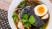 Ayam negeri biasanya dibanderol harga mulai dari Rp 30.000-an per kilogram. Namun ada jenis ayam yang harganya fantastis. Yaitu ayam cemani yang dagingnya berwarna hitam. Untuk menikmatinya bisa dibeli dengan harga $5.000 (Rp 70 jutaan) per ekor. Foto: Getty Images/iStockphoto