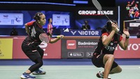 Dominasi itu dilanjutkan oleh Febriana Dwipuji Kusuma/Amalia Cahaya Pratiwi yang menang telak 21-11, 21-2 atas Linda Efler/Emma Moszczynski.
