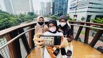 Meski Cuaca Membara, JPO Pinisi Tetap Jadi Tujuan Selfie Traveler
