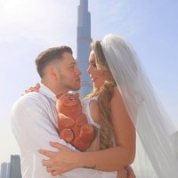 Mimi dan Victor menikah di Dubai. Saat menikah, gaun pernikahan yang dikenakan Mimi pun jadi kontroversi. Foto: dok. Instagram