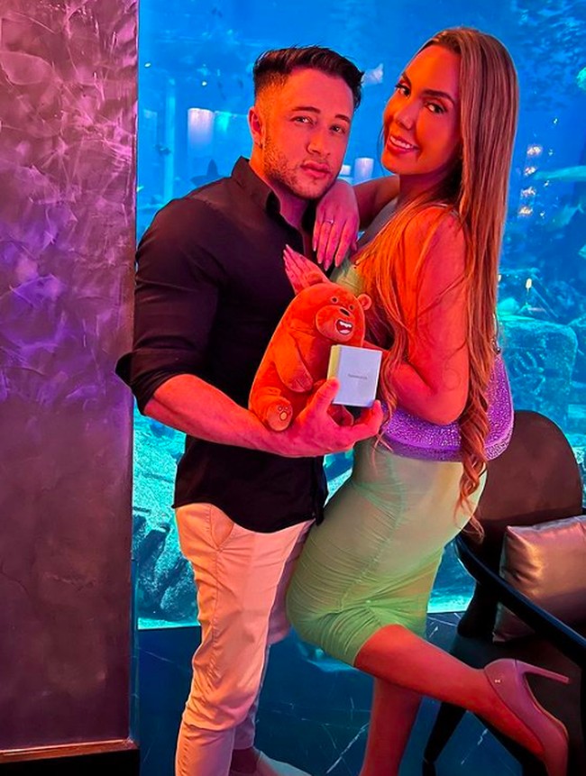 Mimi mengaku bahwa dia bercinta dengan suaminya itu bisa sampai lima kali dalam sehari. Nyatanya terlalu banyak seks tidak baik bagi kesehatannya karena menyebabkan kadar gula darahnya turun. Foto: dok. Instagram