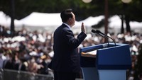 Dalam pidato pengukuhannya di kompleks Majelis Nasional di Seoul, Presiden baru Korea Selatan itu menyerukan denuklirisasi penuh Korea Utara, dengan mengatakan program senjata negara tetangga itu merupakan ancaman bagi keamanan global. (Kim Hong-Ji/Reuters)