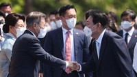 Yoon Suk-yeol menggantikan presiden Moon Jae In yang telah menyelesaikan masa jabatan lima tahunnya. (Kim Hong-Ji/Reuters)