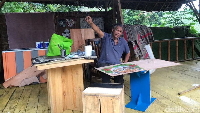 Mr Ronny, bule Belanda tinggal di kota mati Sukabumi.