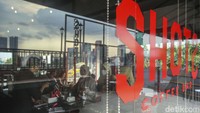 Salah satunya di Shots Coffee Bar yang berada di Kawasan Radio Dalam, Jakarta Selatan ini.