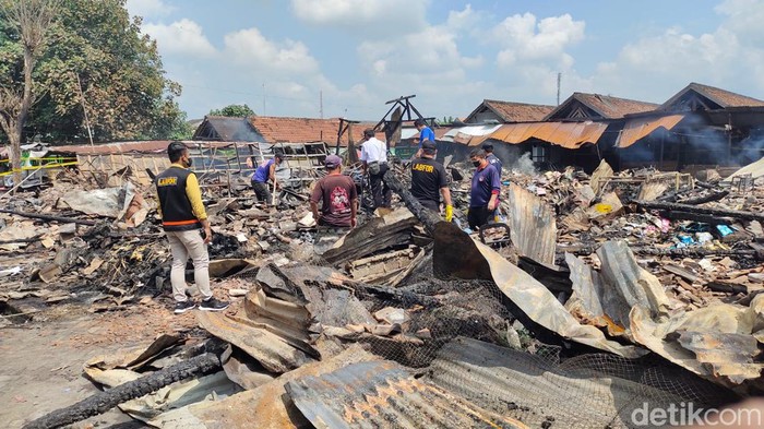 Pasar Ngadiluwih Kediri yang terbakar habis
