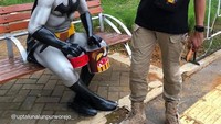 Saat ditelusuri keberadaaan patung superhero Marvel dengan pose tidak biasa ini, ternyata patung ini berada di Alun-alun Purworejo.  (UPT Alun-alun Purworejo/Instagram)