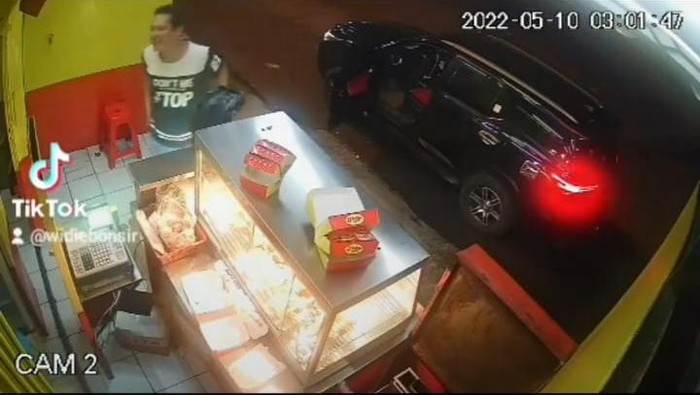 Penumpang mobil Fortuner maling Hp di Bogor