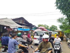 Bikin Macet-Kumuh, PKL Pinggir Kali Sipon Tangerang Akan Direlokasi