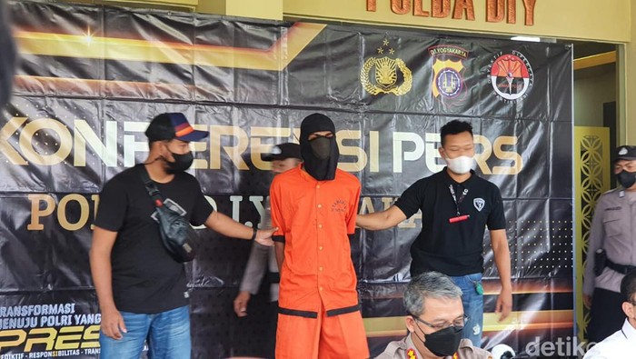 Polda DIY merilis pelaku penusukan di jalanan Seturan, Selasa (10/5/2022).