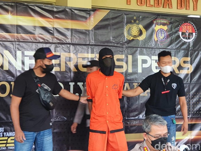 Polda DIY merilis pelaku penusukan di jalanan Seturan, Selasa (10/5/2022).