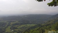 Latar dari keindahan alam yang jadi spot foto traveler. (Tasya Khairally/detikcom)