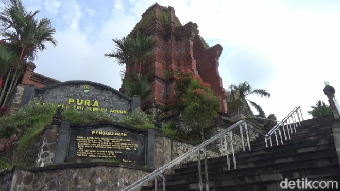 Pura Mandhara Giri Semeru Agung