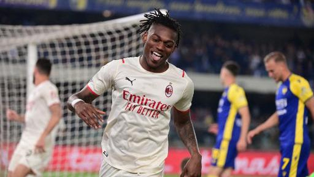 Rafael Leao kabarnya diminati Real Madrid (Foto: AFP/MIGUEL MEDINA)