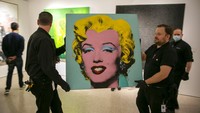 Penjualan Warhol menggeser pemegang rekor sebelumnya dan master modern lainnya, Jean-Michel Basquiat, yang lukisannya tahun 1982 Untitled dari wajah seperti tengkorak terjual dengan rekor 110,5 juta AS di Sothebys pada tahun 2017. 