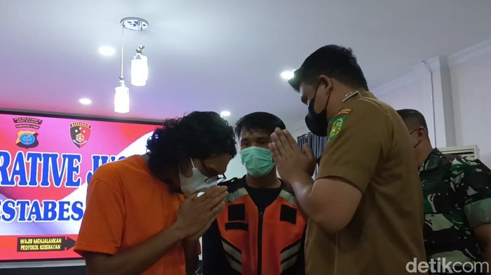 Rizkan Putra dan Bobby Nasution di Polrestabes Medan