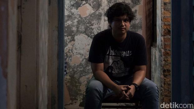 Tim detikHot tengah berbincang dengan Saga Satria, salah seorang musisi di Yogyakarta.