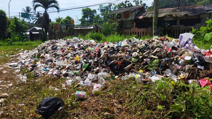 Sampah di pantai di Pandeglang (Aris-detikcom)