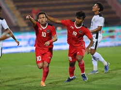 Laga Indonesia U-23 Vs Timor Leste U-23 digelar di Stadion Viet Tri, Phu Tho, Vietnam, Selasa malam (10/05/2022). Di babak pertama Timnas Indonesia U-23, unggul dengan skor 1-0 lewat gol Egy Maulana Vikri di menit ke-16.